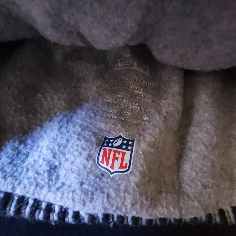 New Era NFL Las Vegas Raiders 2019 Sideline Sport Knit Beanie w/ Pom & Logo